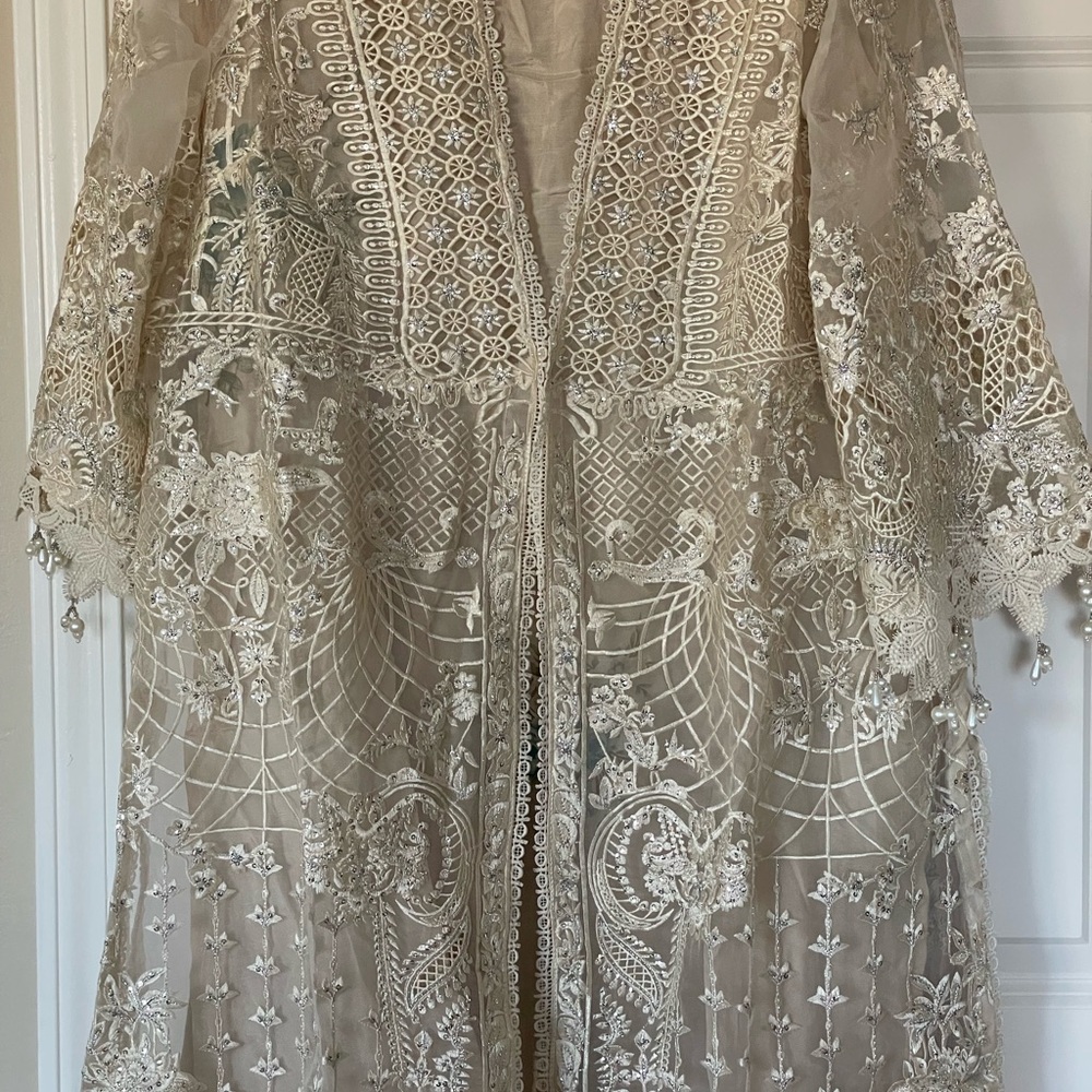Salwar Kameez - Picture 7 of 9